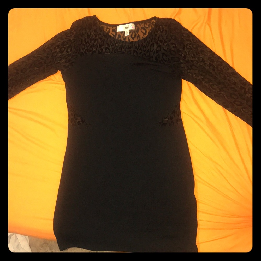 Black long sleeve bodycon dress.